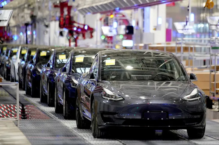 Tesla triệu hồi ô tô lần thứ tư trong hai tuần - Ảnh 1. Tesla triệu hồi ô tô lần thứ tư trong hai tuần - Ảnh 1.
