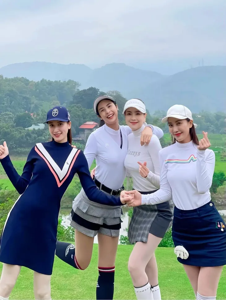 Dàn MC, BTV và diễn viên so kè nhan sắc trên sân golf - Ảnh 6. Dàn MC, BTV và diễn viên so kè nhan sắc trên sân golf - Ảnh 6.