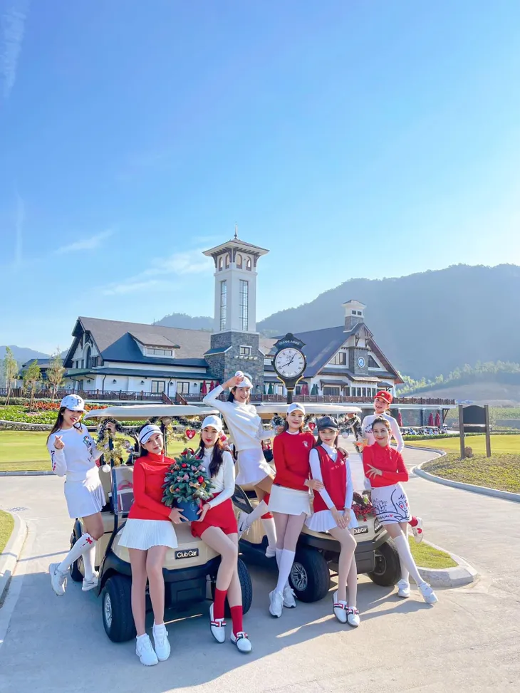 Dàn MC, BTV và diễn viên so kè nhan sắc trên sân golf - Ảnh 11. Dàn MC, BTV và diễn viên so kè nhan sắc trên sân golf - Ảnh 11.