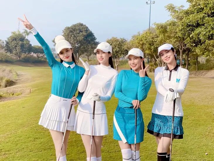 Dàn MC, BTV và diễn viên so kè nhan sắc trên sân golf - Ảnh 14. Dàn MC, BTV và diễn viên so kè nhan sắc trên sân golf - Ảnh 14.