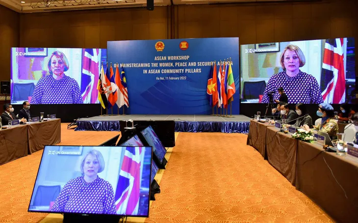 Lồng ghép Nghị sự phụ nữ, hòa bình và an ninh vào các trụ cột Cộng đồng ASEAN - Ảnh 2. Lồng ghép Nghị sự phụ nữ, hòa bình và an ninh vào các trụ cột Cộng đồng ASEAN - Ảnh 2.