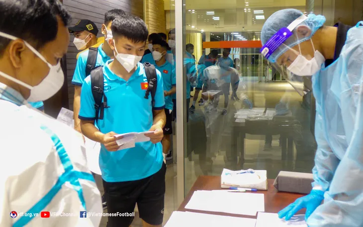 ĐT U23 Việt Nam đã có mặt tại Phnom Penh, sẵn sàng bước vào Giải vô địch U23 Đông Nam Á 2022 - Ảnh 2. ĐT U23 Việt Nam đã có mặt tại Phnom Penh, sẵn sàng bước vào Giải vô địch U23 Đông Nam Á 2022 - Ảnh 2.