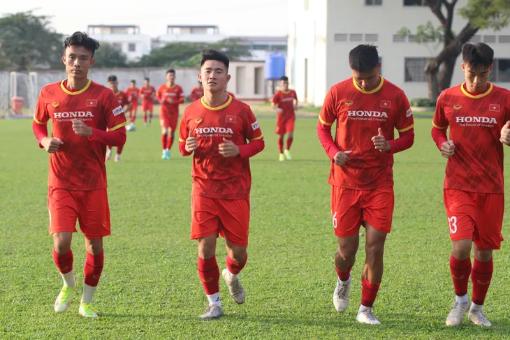 U23 Việt Nam hứng khởi trong buổi tập đầu tiên tại Campuchia - Ảnh 1. U23 Việt Nam hứng khởi trong buổi tập đầu tiên tại Campuchia - Ảnh 1.