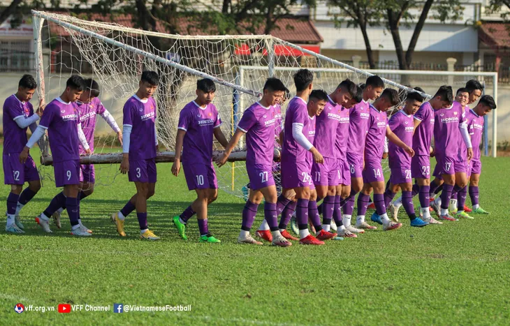 ĐT U23 Việt Nam làm quen với bóng thi đấu tại Giải vô địch U23 Đông Nam Á 2022 - Ảnh 1. ĐT U23 Việt Nam làm quen với bóng thi đấu tại Giải vô địch U23 Đông Nam Á 2022 - Ảnh 1.