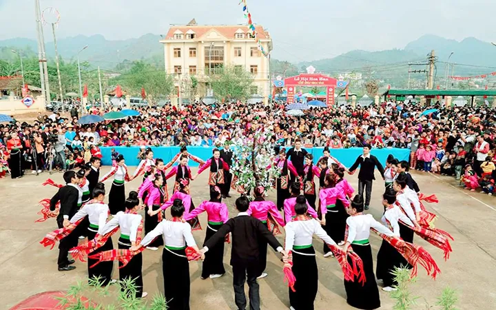 Bảo tồn, phát huy truyền thống văn hóa Việt Nam - Ảnh 1. Bảo tồn, phát huy truyền thống văn hóa Việt Nam - Ảnh 1.
