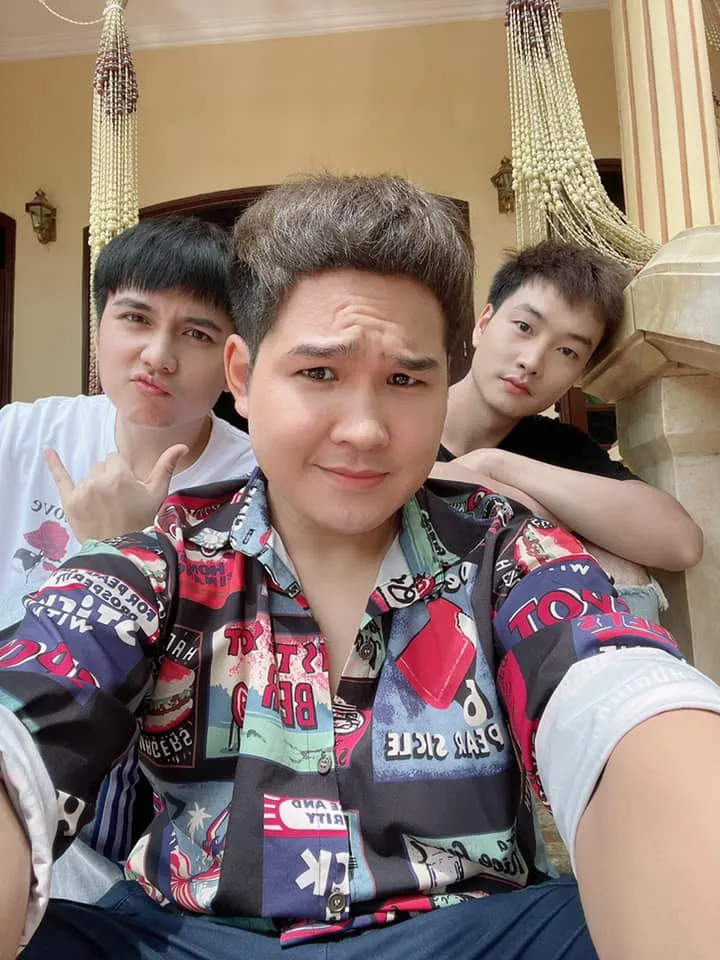 Lối về miền hoa: Hậu trường hài hước của 3 chàng lính ngự lâm - Ảnh 5. Lối về miền hoa: Hậu trường hài hước của 3 chàng lính ngự lâm - Ảnh 5.
