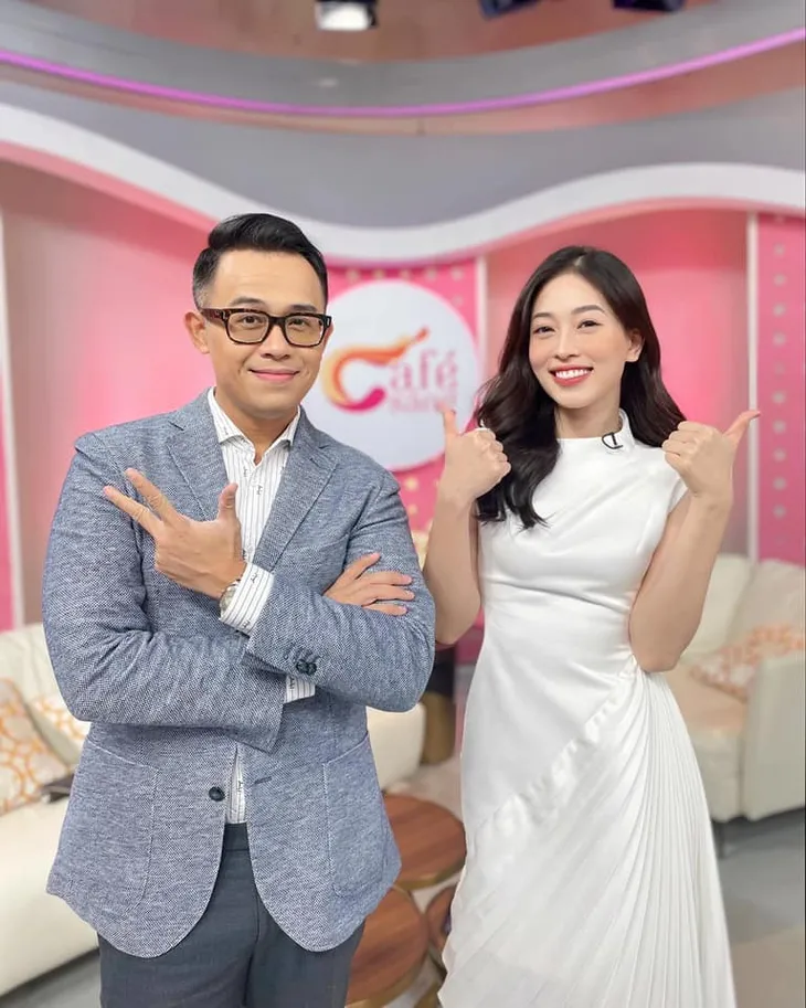 Thời trang trên sóng của Á hậu Phương Nga - Ảnh 8. Thời trang trên sóng của Á hậu Phương Nga - Ảnh 8.