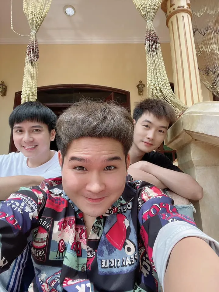 Lối về miền hoa: Hậu trường hài hước của 3 chàng lính ngự lâm - Ảnh 6. Lối về miền hoa: Hậu trường hài hước của 3 chàng lính ngự lâm - Ảnh 6.