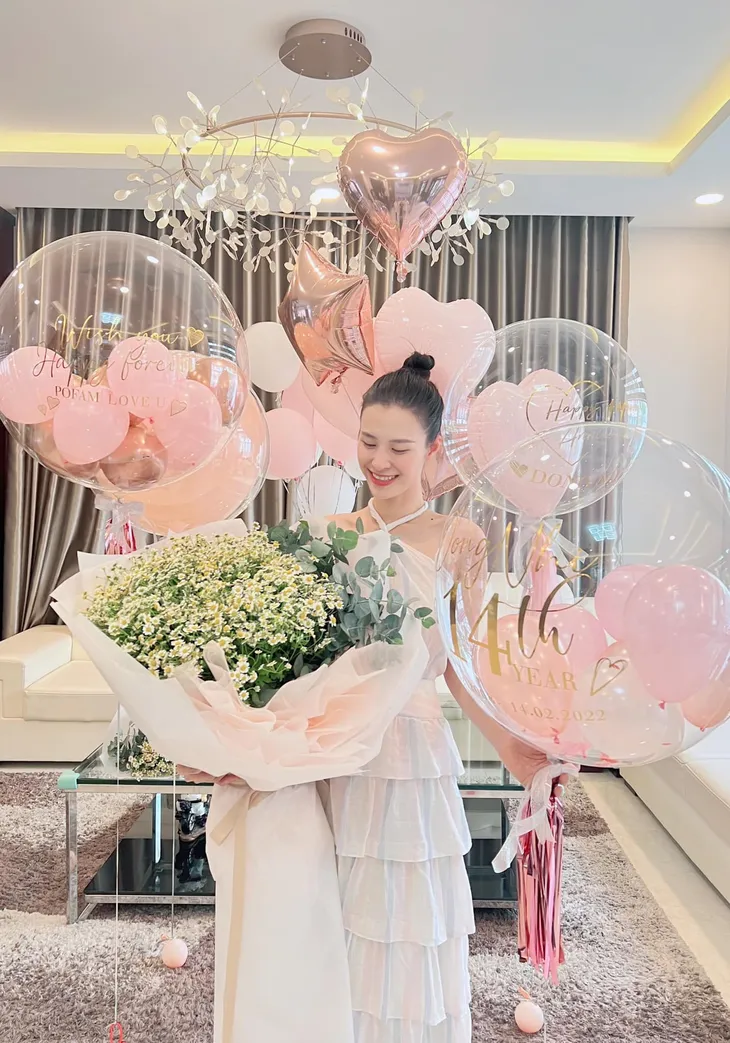 Mỹ Tâm tặng quà fan, nhiều sao Việt tưng bừng khoe quà Lễ Tình nhân 14/2 - Ảnh 2. Mỹ Tâm tặng quà fan, nhiều sao Việt tưng bừng khoe quà Lễ Tình nhân 14/2 - Ảnh 2.
