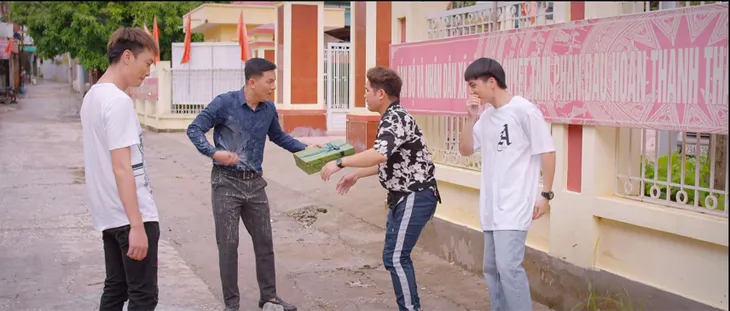 Lối về miền hoa - Tập 4: Chia tay xong, Thanh bị bạn trai cũ ăn vạ đòi quà đòi tiền - Ảnh 1. Lối về miền hoa - Tập 4: Chia tay xong, Thanh bị bạn trai cũ ăn vạ đòi quà đòi tiền - Ảnh 1.