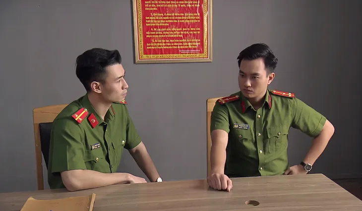 Phố trong làng - Tập 55: Nam gác tình riêng, xử lý đúng luật với người thân của Ngọc - Ảnh 1. Phố trong làng - Tập 55: Nam gác tình riêng, xử lý đúng luật với người thân của Ngọc - Ảnh 1.