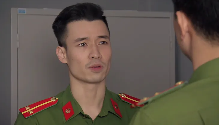 Phố trong làng - Tập 55: Nam gác tình riêng, xử lý đúng luật với người thân của Ngọc - Ảnh 2. Phố trong làng - Tập 55: Nam gác tình riêng, xử lý đúng luật với người thân của Ngọc - Ảnh 2.