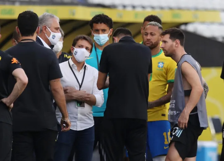 Trận Brazil - Argentina sẽ đá lại, 4 đồng đội của Messi nhận án phạt - Ảnh 1. Trận Brazil - Argentina sẽ đá lại, 4 đồng đội của Messi nhận án phạt - Ảnh 1.