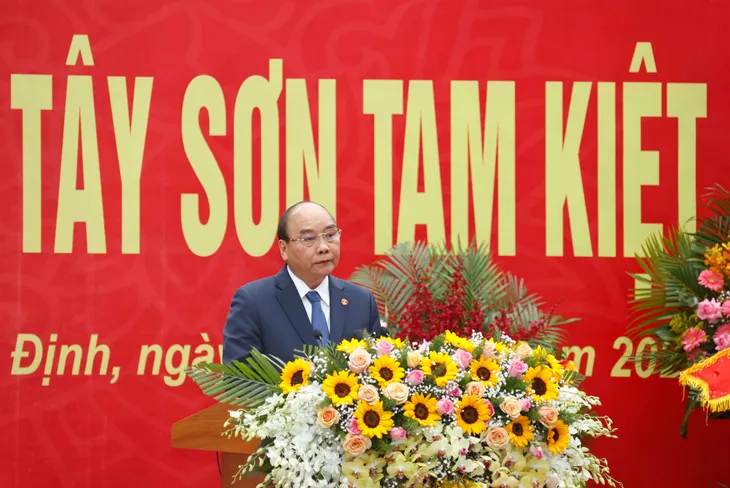 Chủ tịch nước Nguyễn Xuân Phúc dự lễ khánh thành Đền thờ Tây Sơn Tam Kiệt - Ảnh 3. Chủ tịch nước Nguyễn Xuân Phúc dự lễ khánh thành Đền thờ Tây Sơn Tam Kiệt - Ảnh 3.