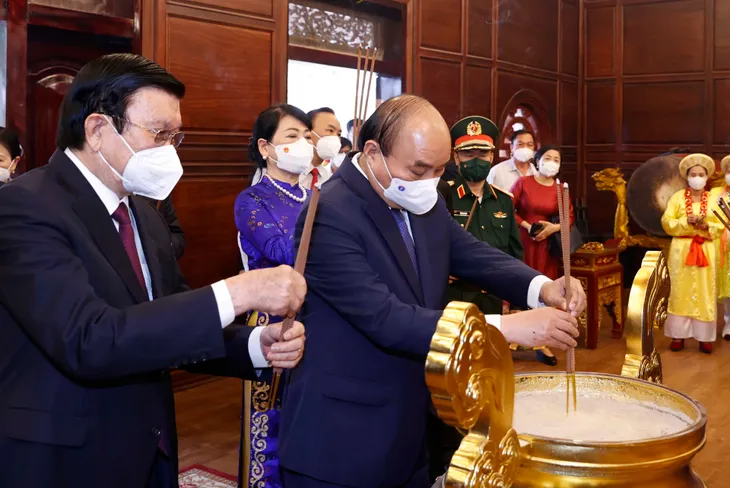 Chủ tịch nước Nguyễn Xuân Phúc dự lễ khánh thành Đền thờ Tây Sơn Tam Kiệt - Ảnh 4. Chủ tịch nước Nguyễn Xuân Phúc dự lễ khánh thành Đền thờ Tây Sơn Tam Kiệt - Ảnh 4.