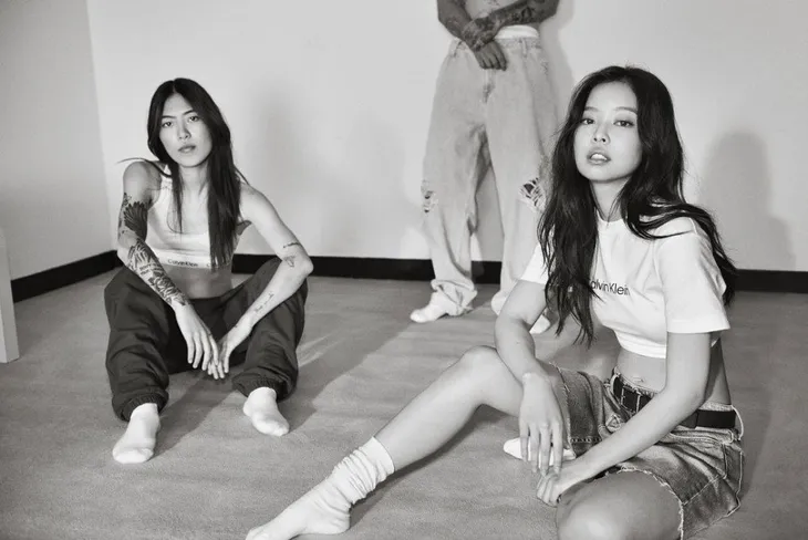 Jennie (BLACKPINK) ngày càng gợi cảm! - Ảnh 8. Jennie (BLACKPINK) ngày càng gợi cảm! - Ảnh 8.