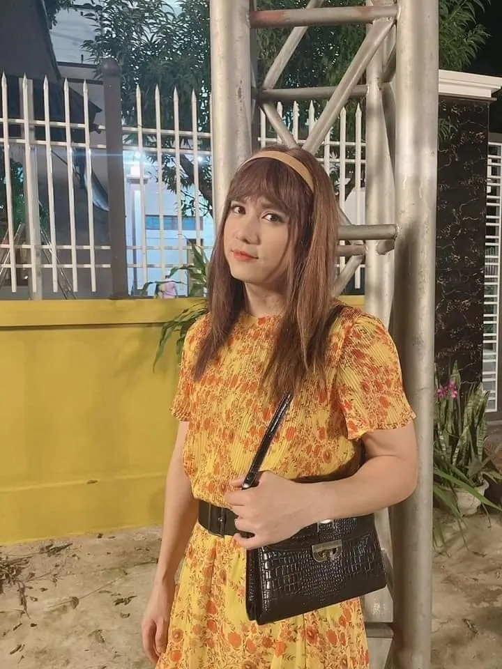 Hậu trường cảnh giả gái gây cười tột độ của Mạnh Quân trong Lối về miền hoa - Ảnh 6. Hậu trường cảnh giả gái gây cười tột độ của Mạnh Quân trong Lối về miền hoa - Ảnh 6.