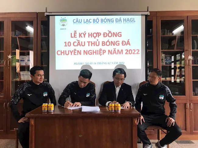 Hoàng Anh Gia Lai trao cơ hội cho các cầu thủ trẻ - Ảnh 1. Hoàng Anh Gia Lai trao cơ hội cho các cầu thủ trẻ - Ảnh 1.