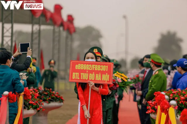 Lễ nhận quân đặc biệt thời COVID-19: Những cái vẫy chào từ xa - Ảnh 7. Lễ nhận quân đặc biệt thời COVID-19: Những cái vẫy chào từ xa - Ảnh 7.