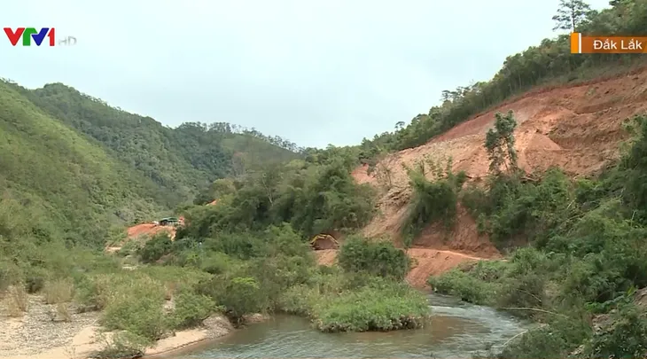 Phá rừng đặc dụng để làm đường khi chưa chuyển đổi - Ảnh 2. Phá rừng đặc dụng để làm đường khi chưa chuyển đổi - Ảnh 2.