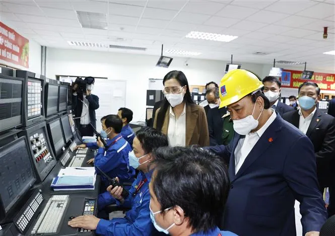 Chủ tịch nước tới thăm, động viên giai cấp công nhân - Ảnh 1. Chủ tịch nước tới thăm, động viên giai cấp công nhân - Ảnh 1.