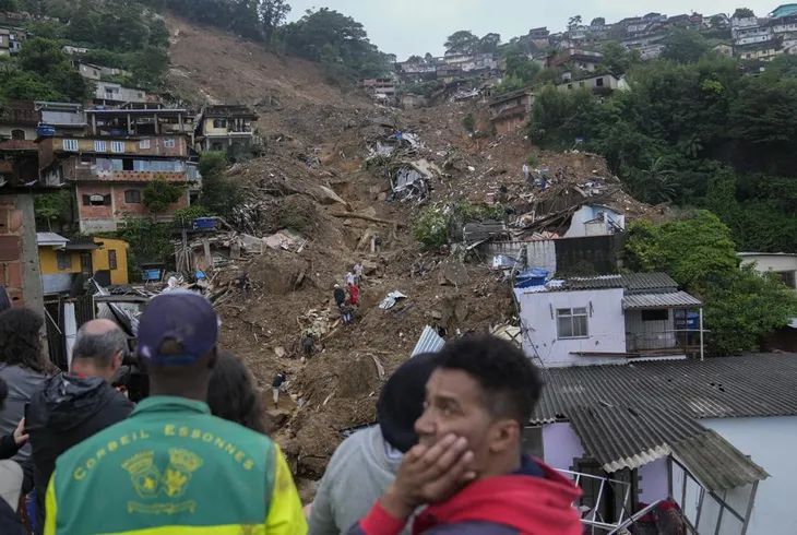 Mưa lớn gây lở đất ở Brazil: Số nạn nhân thiệt mạng tăng lên gần 100 người - Ảnh 4. Mưa lớn gây lở đất ở Brazil: Số nạn nhân thiệt mạng tăng lên gần 100 người - Ảnh 4.