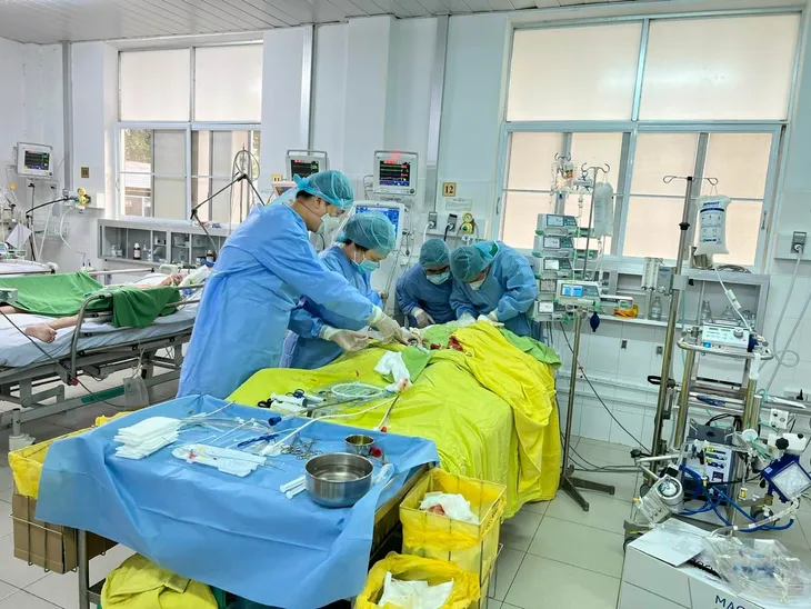 3 bệnh viện phối hợp cứu bệnh nhân bị viêm cơ tim nguy kịch bằng kỹ thuật ECMO - Ảnh 1. 3 bệnh viện phối hợp cứu bệnh nhân bị viêm cơ tim nguy kịch bằng kỹ thuật ECMO - Ảnh 1.