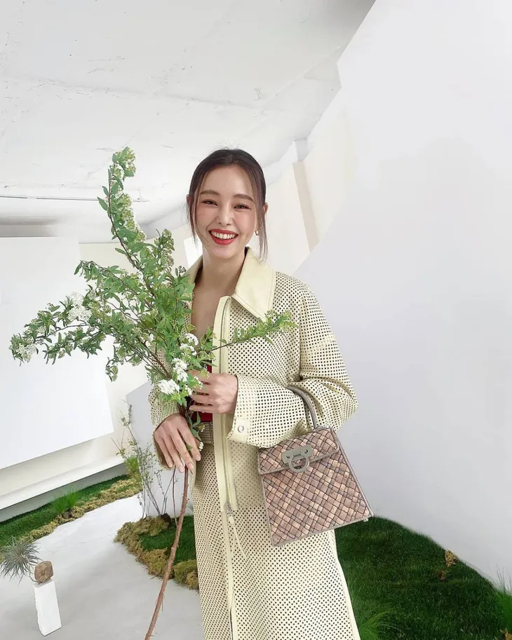 Honey Lee, ngôi sao đa tài - Từ chiến thắng Hoa hậu đến các giải thưởng danh giá cho phim - Ảnh 2. Honey Lee, ngôi sao đa tài - Từ chiến thắng Hoa hậu đến các giải thưởng danh giá cho phim - Ảnh 2.