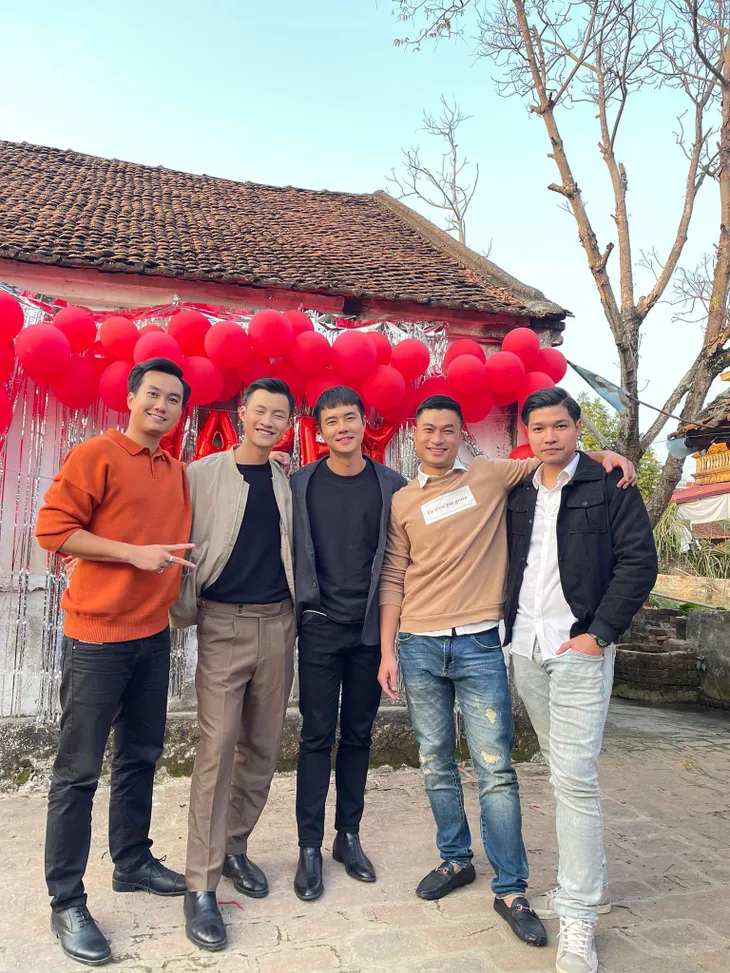 Dàn diễn viên chia tay Phố trong làng, Doãn Quốc Đam hài hước đến phút cuối - Ảnh 9. Dàn diễn viên chia tay Phố trong làng, Doãn Quốc Đam hài hước đến phút cuối - Ảnh 9.