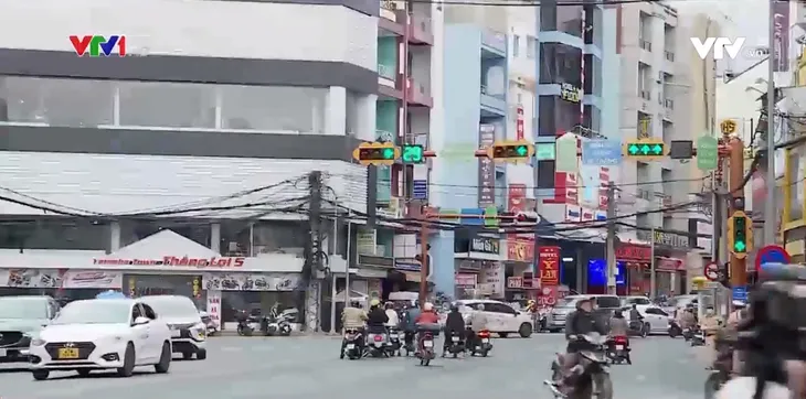 Hiệu quả của đèn giao thông tại Đà Lạt - Ảnh 1. Hiệu quả của đèn giao thông tại Đà Lạt - Ảnh 1.