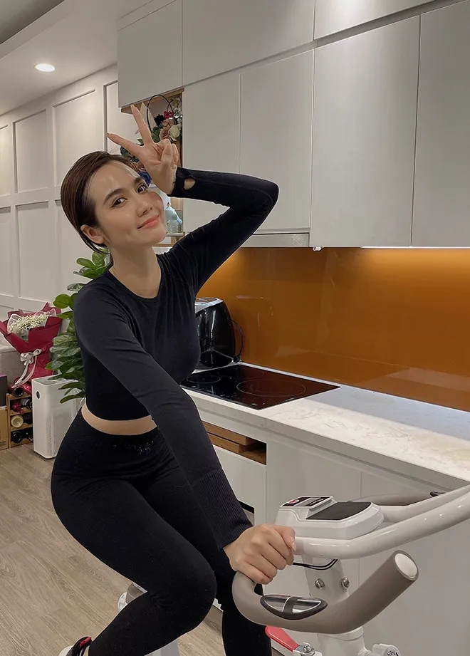 Vừa khỏi COVID-19, Huyền Lizzie tươi tắn quay Thương ngày nắng về phần 2 - Ảnh 3. Vừa khỏi COVID-19, Huyền Lizzie tươi tắn quay Thương ngày nắng về phần 2 - Ảnh 3.