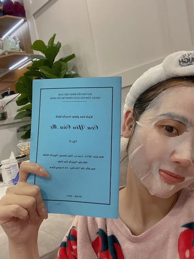 Vừa khỏi COVID-19, Huyền Lizzie tươi tắn quay Thương ngày nắng về phần 2 - Ảnh 2. Vừa khỏi COVID-19, Huyền Lizzie tươi tắn quay Thương ngày nắng về phần 2 - Ảnh 2.