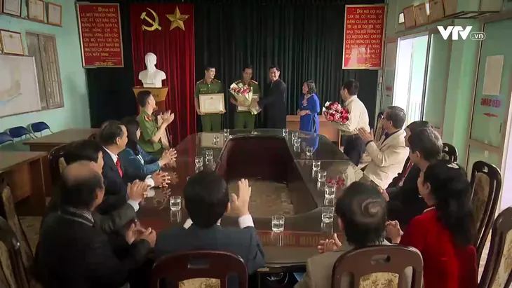 Phố trong làng - Tập cuối: Thanh xuân ý nghĩa của các chàng công an xã Tân Xuân - Ảnh 16. Phố trong làng - Tập cuối: Thanh xuân ý nghĩa của các chàng công an xã Tân Xuân - Ảnh 16.