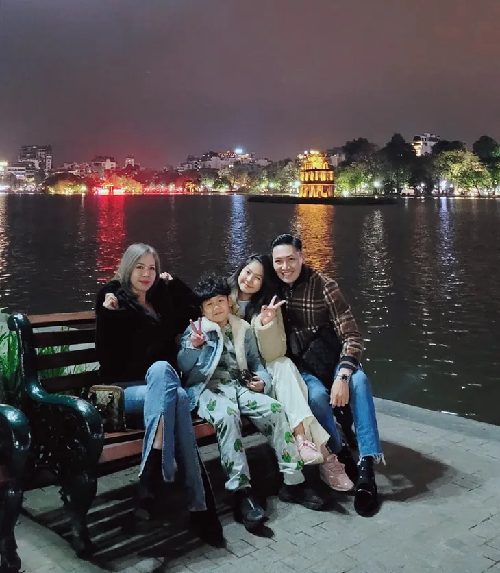 Diễn viên Việt ngày Tết: Phương Oanh diện áo da beo, Huyền Lizzie du Xuân với Quỳnh Kool - Ảnh 1. Diễn viên Việt ngày Tết: Phương Oanh diện áo da beo, Huyền Lizzie du Xuân với Quỳnh Kool - Ảnh 1.