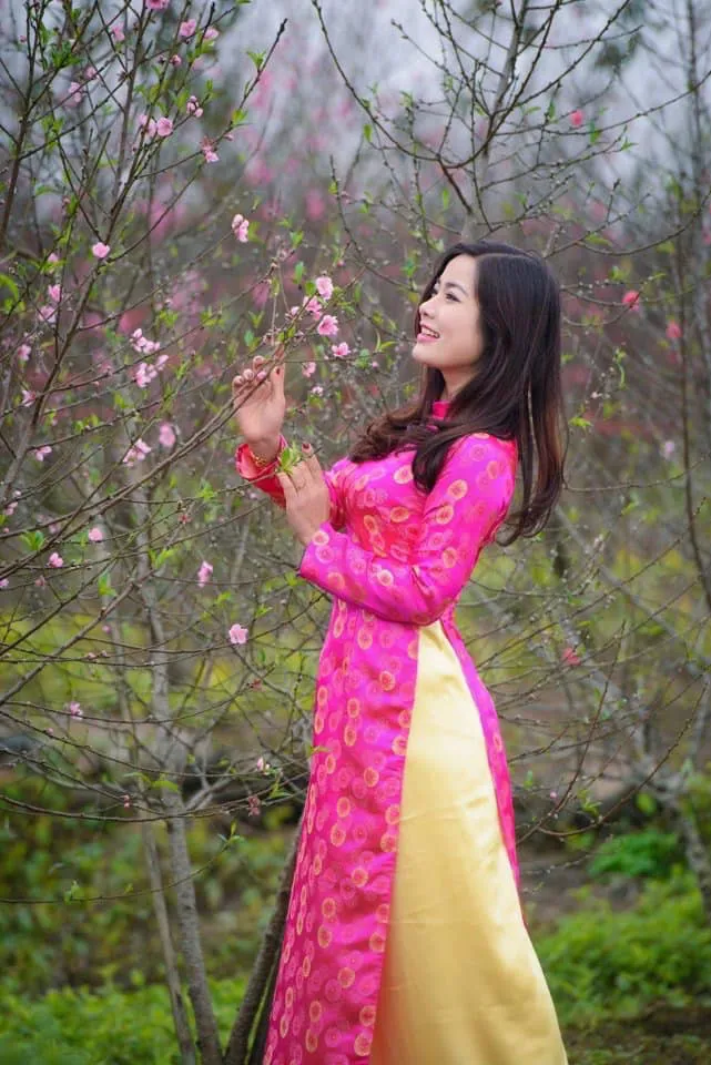 Lối về miền hoa: Nhan sắc trẻ đẹp khác xa trên phim của chị bán hoa - Ảnh 11. Lối về miền hoa: Nhan sắc trẻ đẹp khác xa trên phim của chị bán hoa - Ảnh 11.