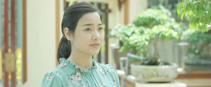 Lối về miền hoa: Nhan sắc trẻ đẹp khác xa trên phim của chị bán hoa - Ảnh 2. Lối về miền hoa: Nhan sắc trẻ đẹp khác xa trên phim của chị bán hoa - Ảnh 2.