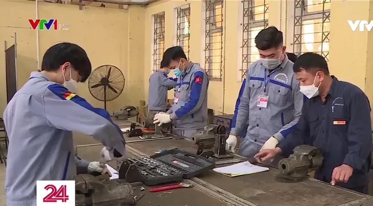 Giáo dục nghề nghiệp đẩy mạnh thực hành khi sinh viên trở lại - Ảnh 1. Giáo dục nghề nghiệp đẩy mạnh thực hành khi sinh viên trở lại - Ảnh 1.