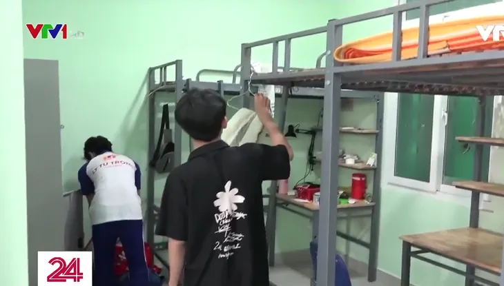 Sinh viên đỏ mắt tìm phòng trọ giá rẻ - Ảnh 1. Sinh viên đỏ mắt tìm phòng trọ giá rẻ - Ảnh 1.