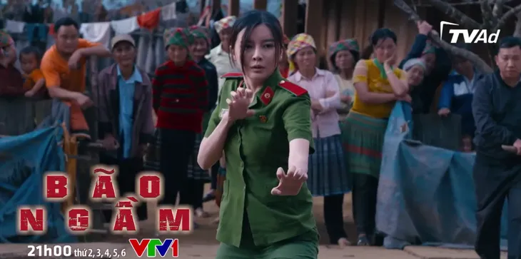Bão ngầm - Tập 1: Nữ chính tay không hạ gục tên tội phạm điên loạn - Ảnh 4. Bão ngầm - Tập 1: Nữ chính tay không hạ gục tên tội phạm điên loạn - Ảnh 4.