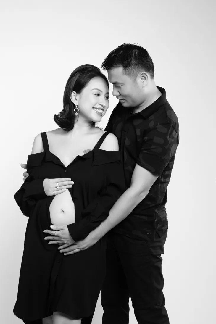 MC Thanh Vân Hugo khoe bộ ảnh bầu ngọt ngào bên ông xã - Ảnh 2. MC Thanh Vân Hugo khoe bộ ảnh bầu ngọt ngào bên ông xã - Ảnh 2.