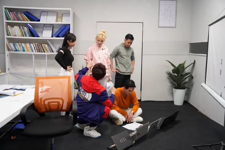 “Siêu trí tuệ” Việt Hoàng liên tục “gánh team” giải nguy cho thành viên Thử thách trốn thoát - Ảnh 3.