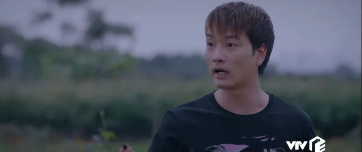 Lối về miền hoa - Tập 8: Lọ mọ đi bắt sên cho crush từ tinh mơ, Lợi cay vì bị nghi oan, xúc phạm - Ảnh 5. Lối về miền hoa - Tập 8: Lọ mọ đi bắt sên cho crush từ tinh mơ, Lợi cay vì bị nghi oan, xúc phạm - Ảnh 5.
