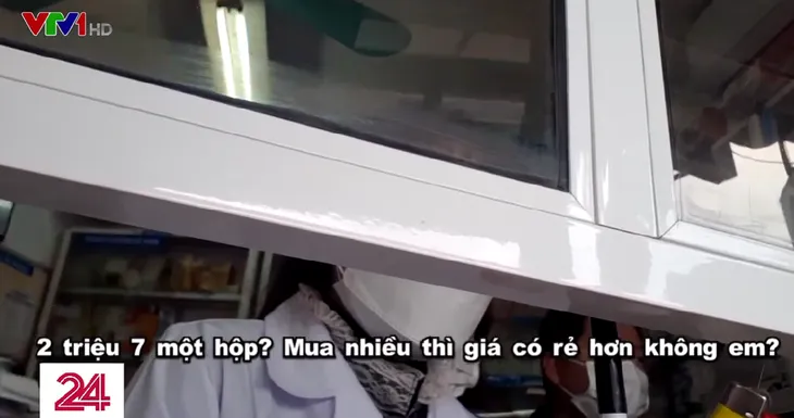 Người dân lạc trong ma trận thuốc điều trị COVID-19 - Ảnh 1. Người dân lạc trong ma trận thuốc điều trị COVID-19 - Ảnh 1.