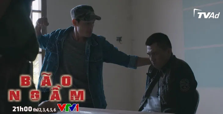 Bão ngầm - Tập 2: Vừa nhận nhiệm vụ đầu tiên, Hải Triều đã bị tóm - Ảnh 4. Bão ngầm - Tập 2: Vừa nhận nhiệm vụ đầu tiên, Hải Triều đã bị tóm - Ảnh 4.