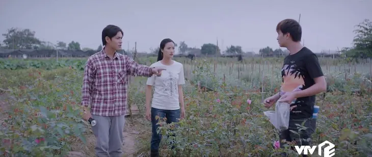 Lối về miền hoa - Tập 8: Lọ mọ đi bắt sên cho crush từ tinh mơ, Lợi cay vì bị nghi oan, xúc phạm - Ảnh 3. Lối về miền hoa - Tập 8: Lọ mọ đi bắt sên cho crush từ tinh mơ, Lợi cay vì bị nghi oan, xúc phạm - Ảnh 3.
