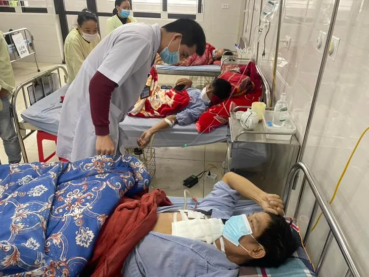 Cấp cứu bệnh nhân bị xà beng đâm thấu ngực - Ảnh 1. Cấp cứu bệnh nhân bị xà beng đâm thấu ngực - Ảnh 1.