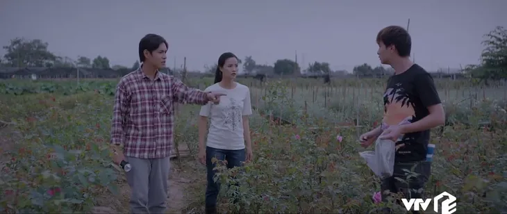 Lối về miền hoa - Tập 8: Thanh, Nghĩa xúm vào đổ oan cho Lợi - Ảnh 1. Lối về miền hoa - Tập 8: Thanh, Nghĩa xúm vào đổ oan cho Lợi - Ảnh 1.