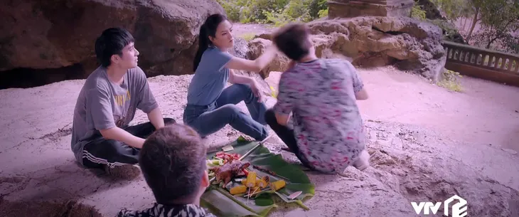 Lối về miền hoa: Chuyện tình Lợi - Thanh cực dễ thương qua ca khúc Vẫn còn giai tốt - Ảnh 3. Lối về miền hoa: Chuyện tình Lợi - Thanh cực dễ thương qua ca khúc Vẫn còn giai tốt - Ảnh 3.