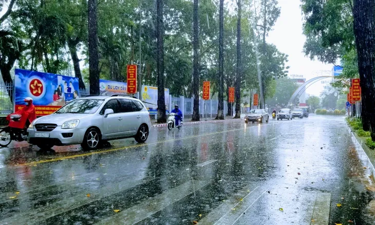 Miền Tây xuất hiện mưa trái mùa - Ảnh 1. Miền Tây xuất hiện mưa trái mùa - Ảnh 1.
