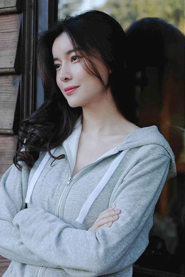 Ngắm vẻ gợi cảm hút hồn của nữ chính Bão ngầm - Ảnh 10. Ngắm vẻ gợi cảm hút hồn của nữ chính Bão ngầm - Ảnh 10.